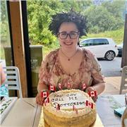 Laureata in design e con un passato da liceo artistico e il quarto anno all’estero in Canada.